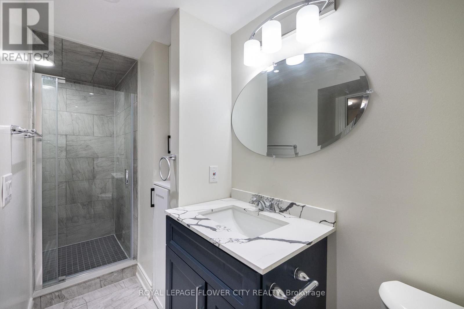 588 Beckview Crescent, Kitchener, Ontario  N2R 0R4 - Photo 24 - X12327491