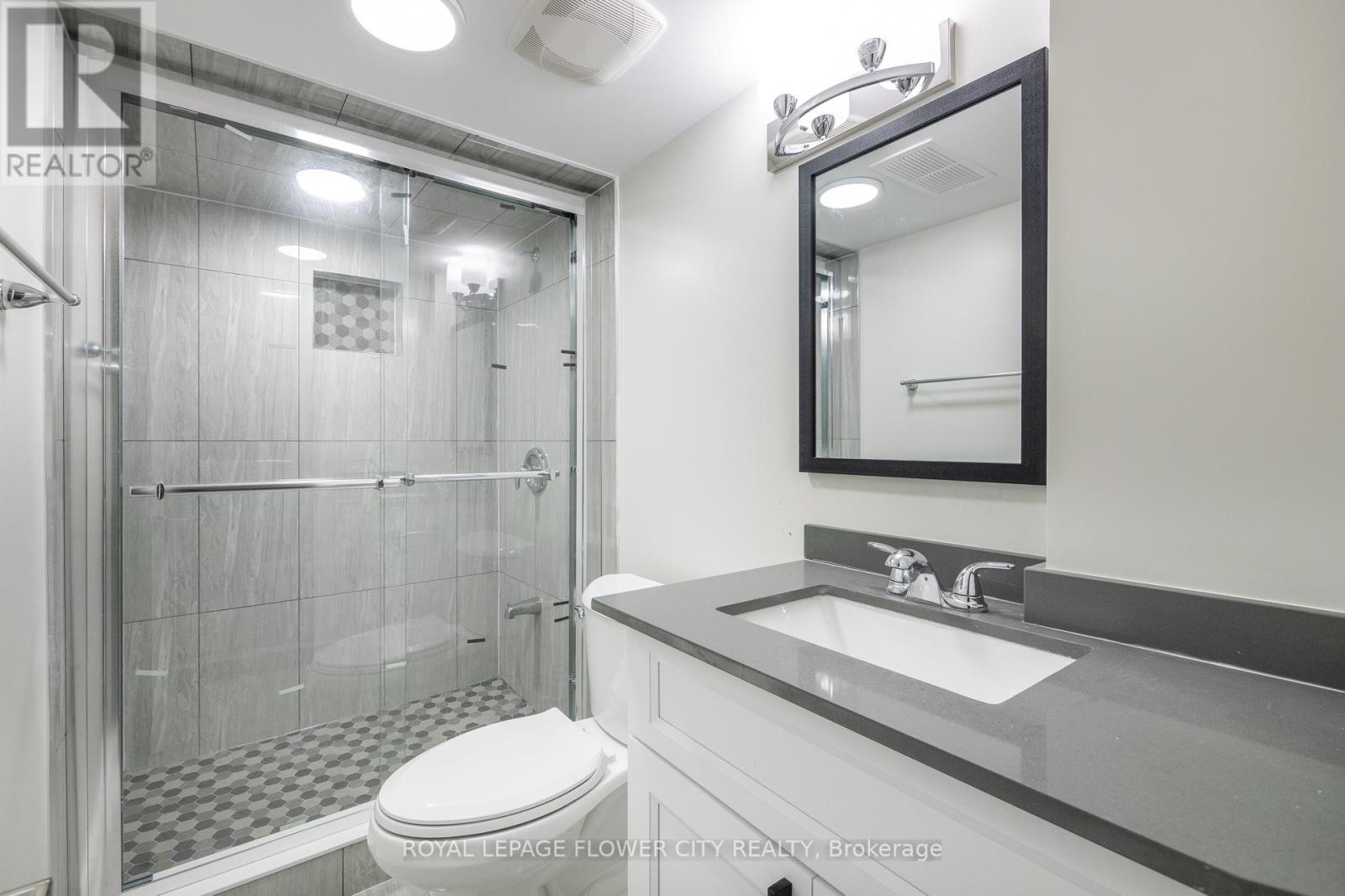 588 Beckview Crescent, Kitchener, Ontario  N2R 0R4 - Photo 30 - X12327491