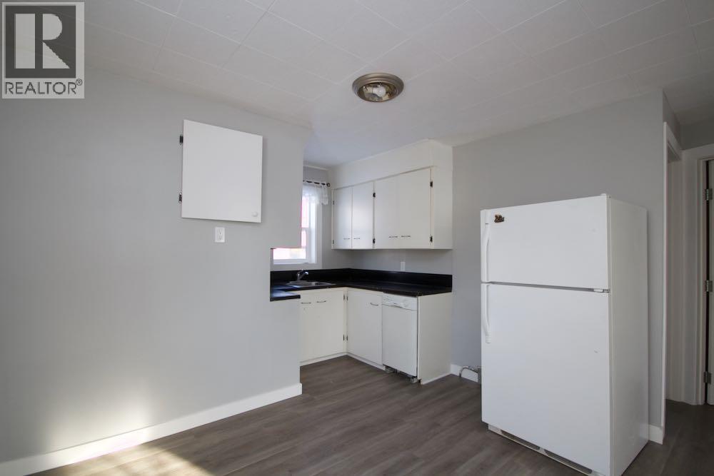 Property at 318 8 Street SE image 3