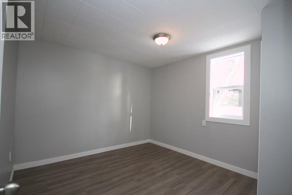 Property at 318 8 Street SE image 4