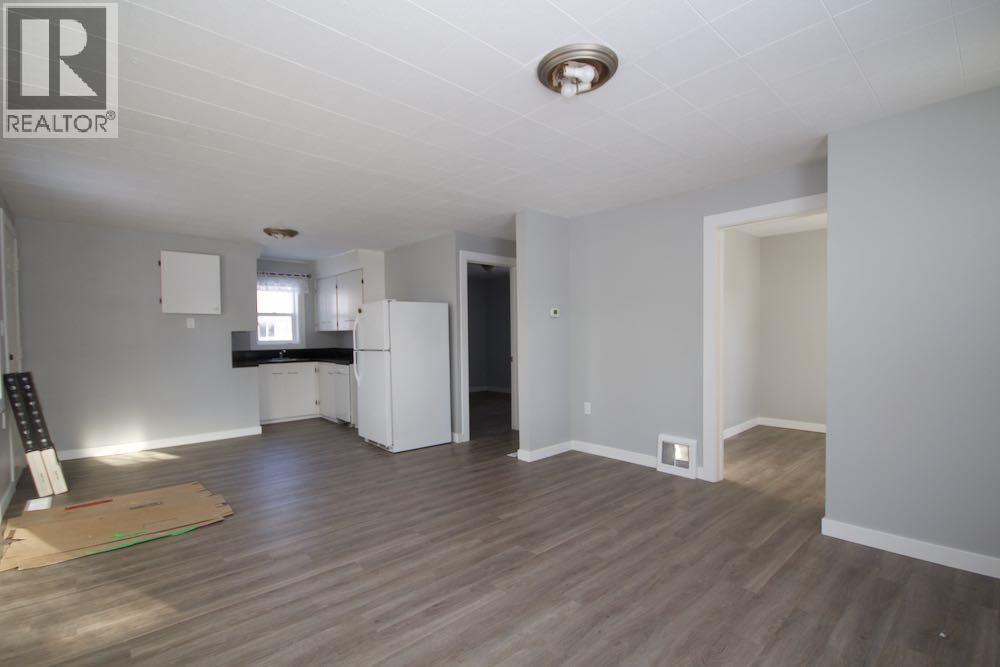 Property at 318 8 Street SE image 2