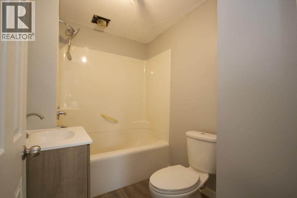 Property at 318 8 Street SE image 5