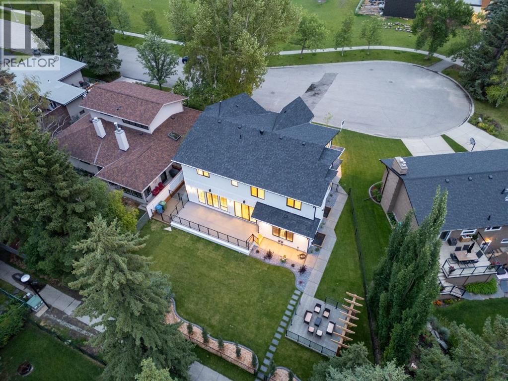 Property at 12 Vardana Place NW image 4