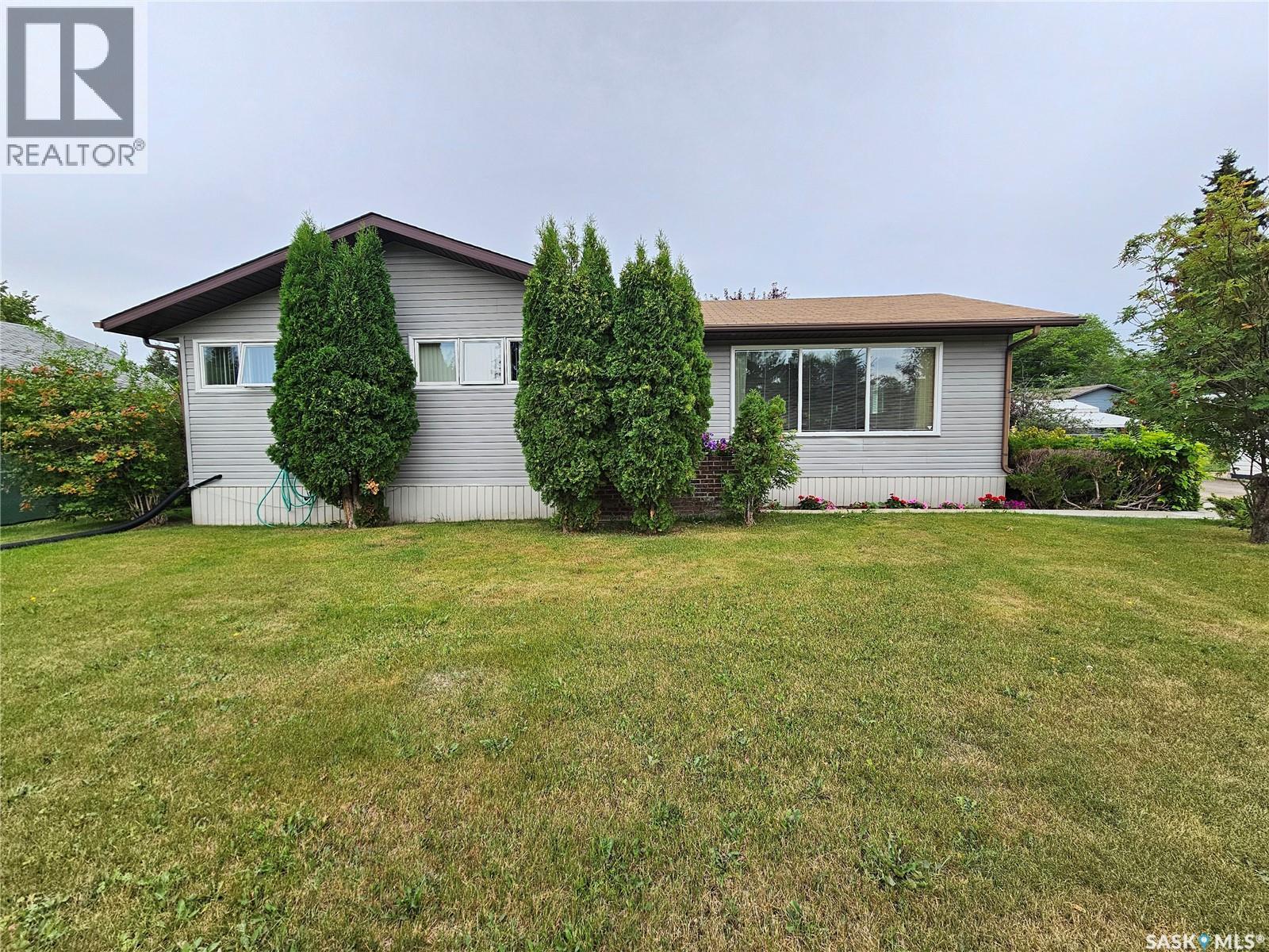 506 Centre Street, Meadow Lake, Saskatchewan  S9X 1E9 - Photo 1 - SK014788