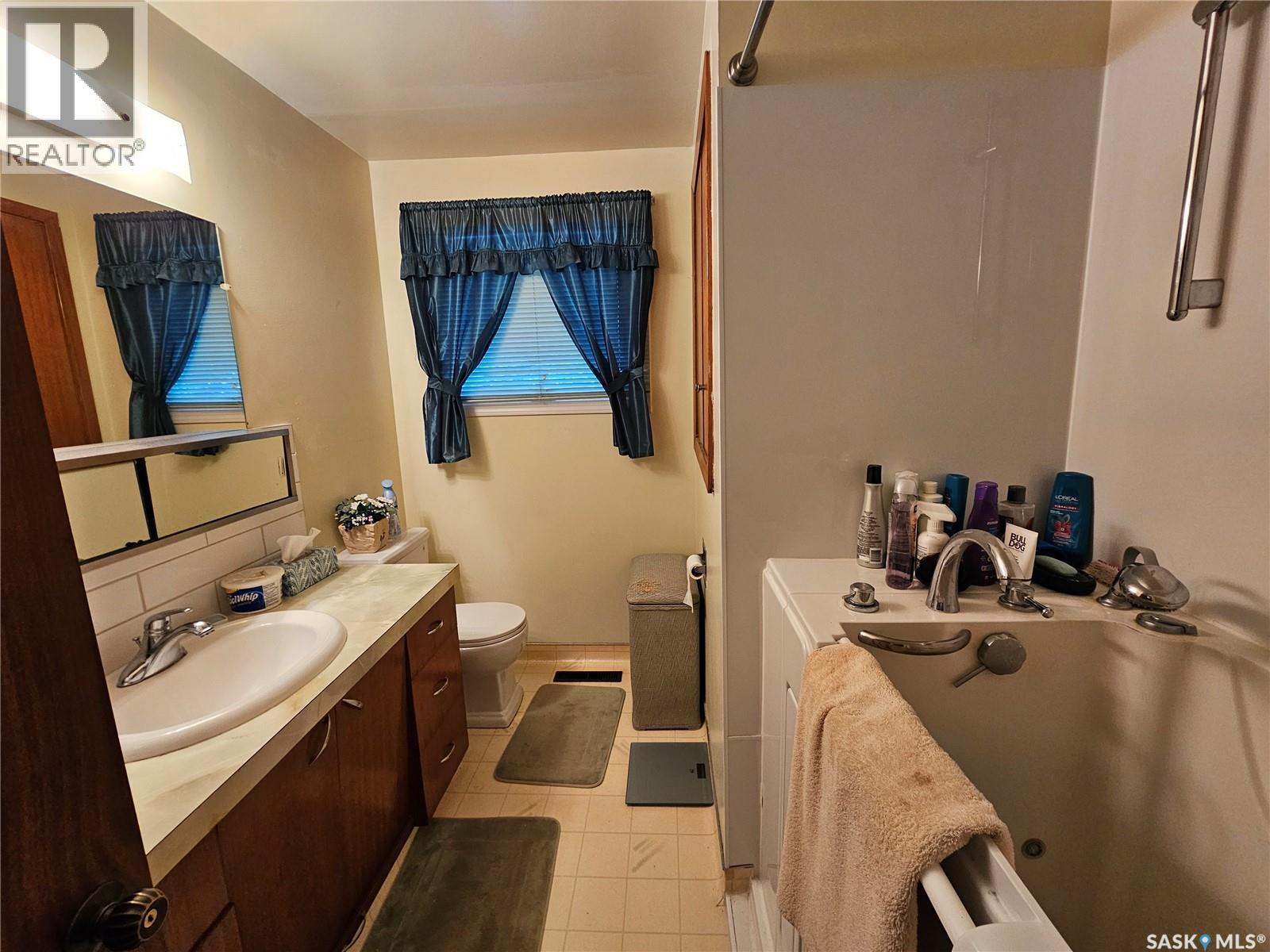 506 Centre Street, Meadow Lake, Saskatchewan  S9X 1E9 - Photo 10 - SK014788