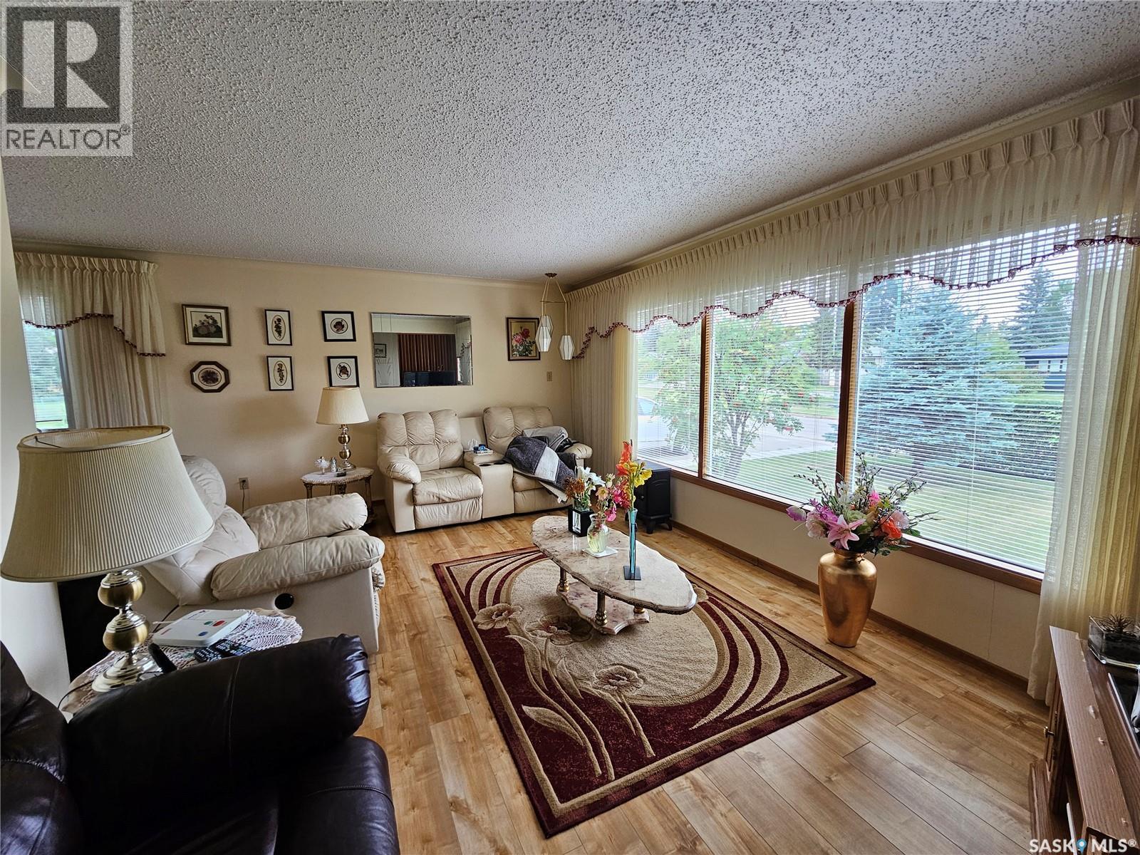 506 Centre Street, Meadow Lake, Saskatchewan  S9X 1E9 - Photo 2 - SK014788