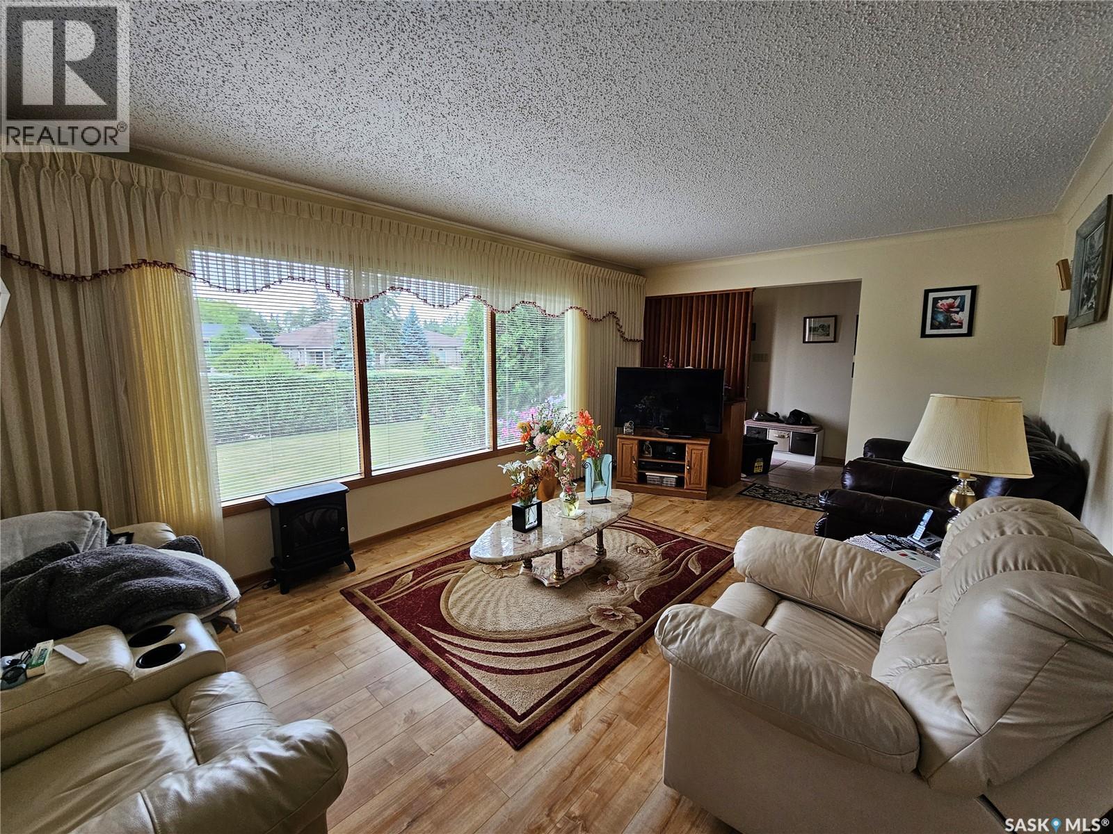 506 Centre Street, Meadow Lake, Saskatchewan  S9X 1E9 - Photo 3 - SK014788