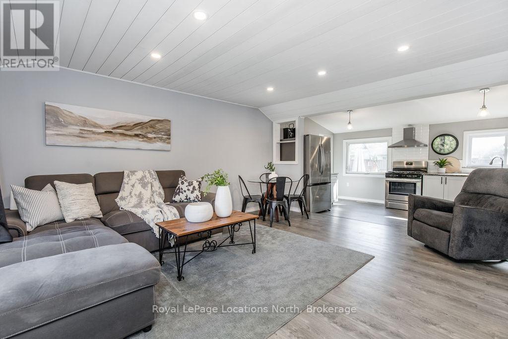 497 Oxbow Park Drive, Wasaga Beach, Ontario  L9Z 2T9 - Photo 5 - S12327766