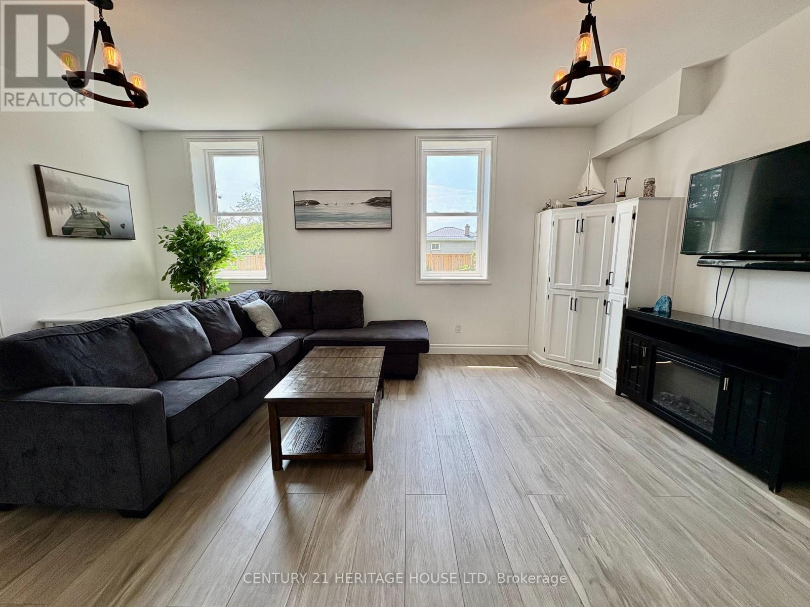 4998 Imperial Road, Malahide, Ontario  N5H 2R2 - Photo 14 - X12327671