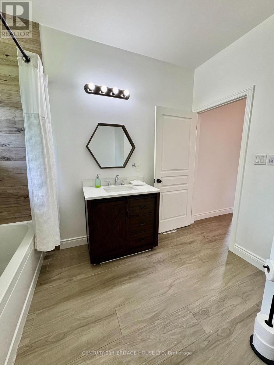 4998 Imperial Road, Malahide, Ontario  N5H 2R2 - Photo 18 - X12327671