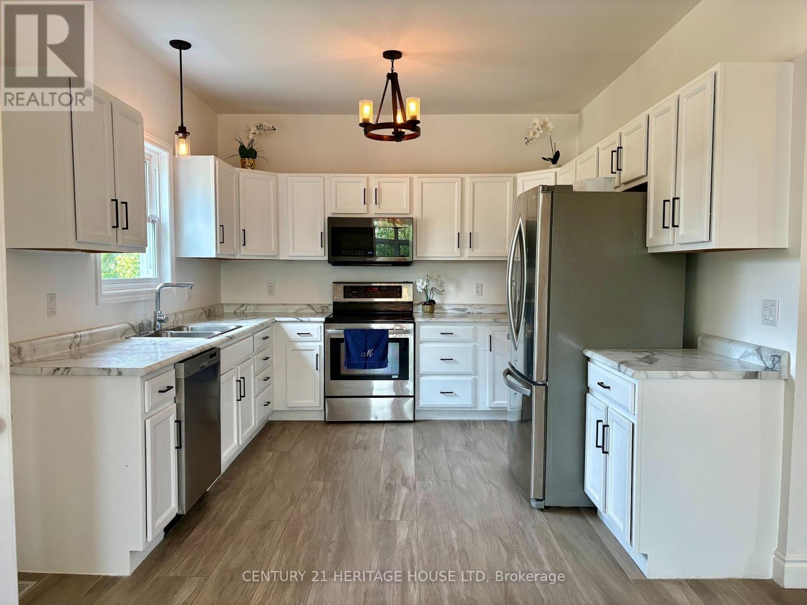 4998 Imperial Road, Malahide, Ontario  N5H 2R2 - Photo 7 - X12327671