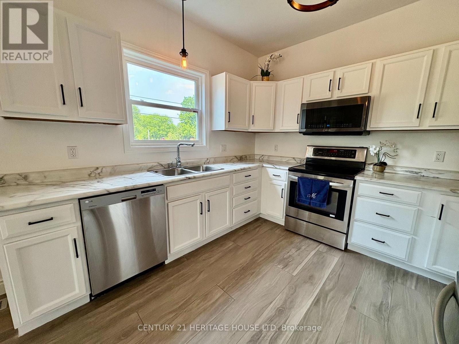 4998 Imperial Road, Malahide, Ontario  N5H 2R2 - Photo 9 - X12327671