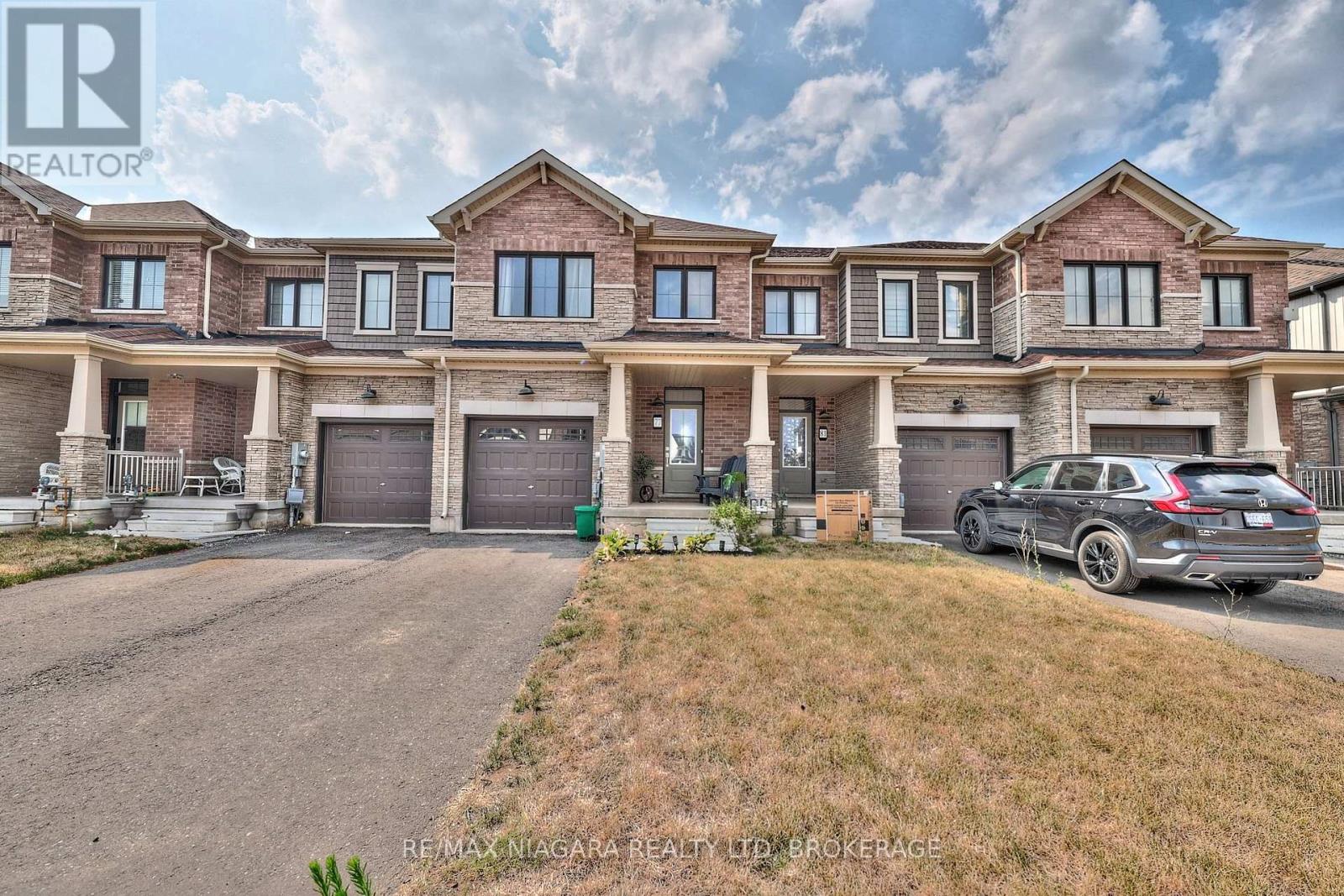 Property at 77 KEELSON STREET image 2