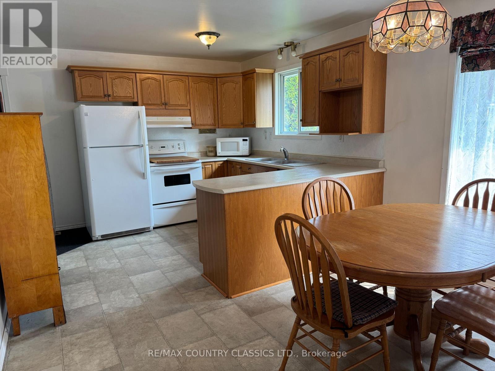 Property at 18 SHERBOURNE STREET S image 4
