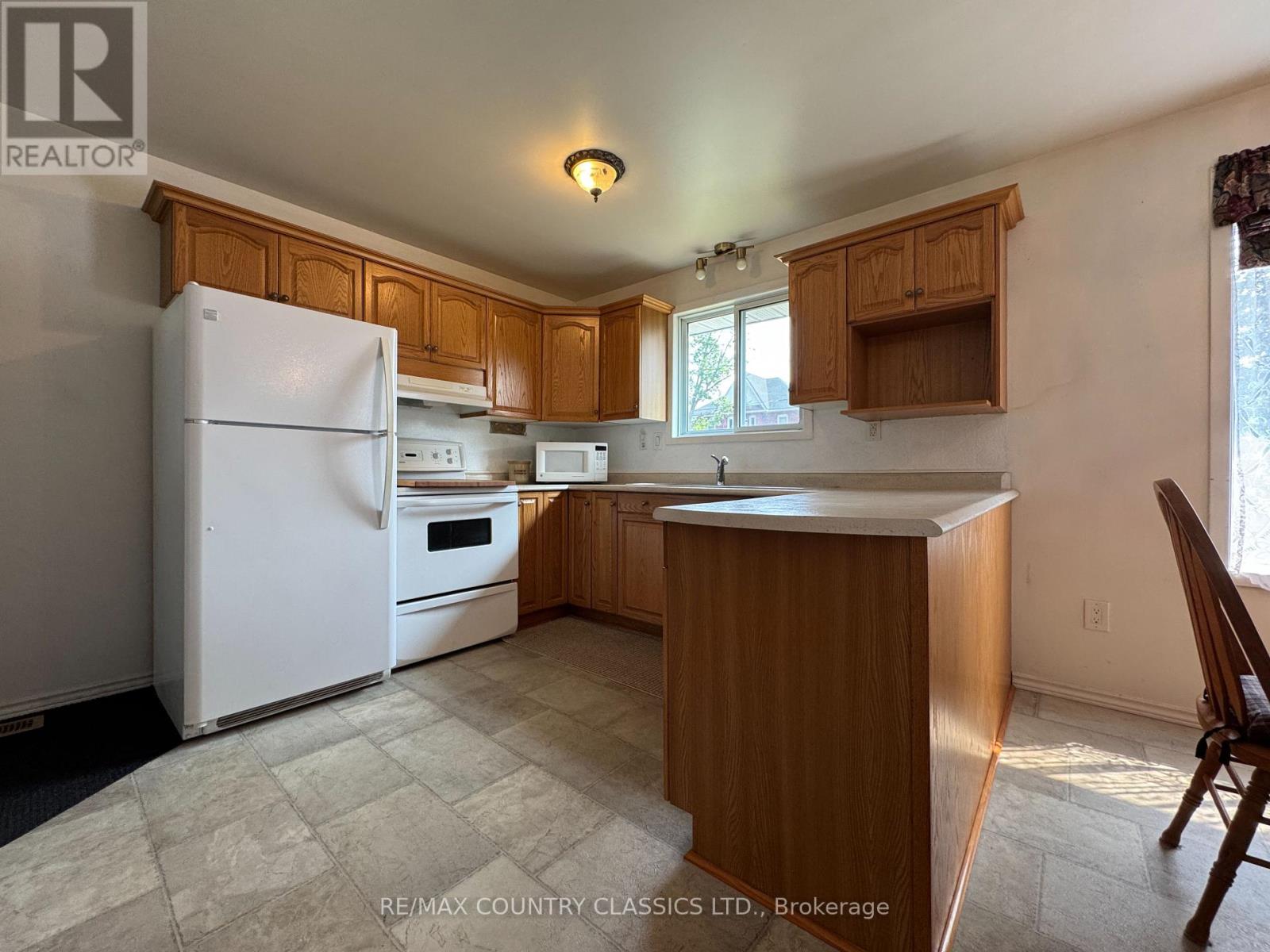 Property at 18 SHERBOURNE STREET S image 5