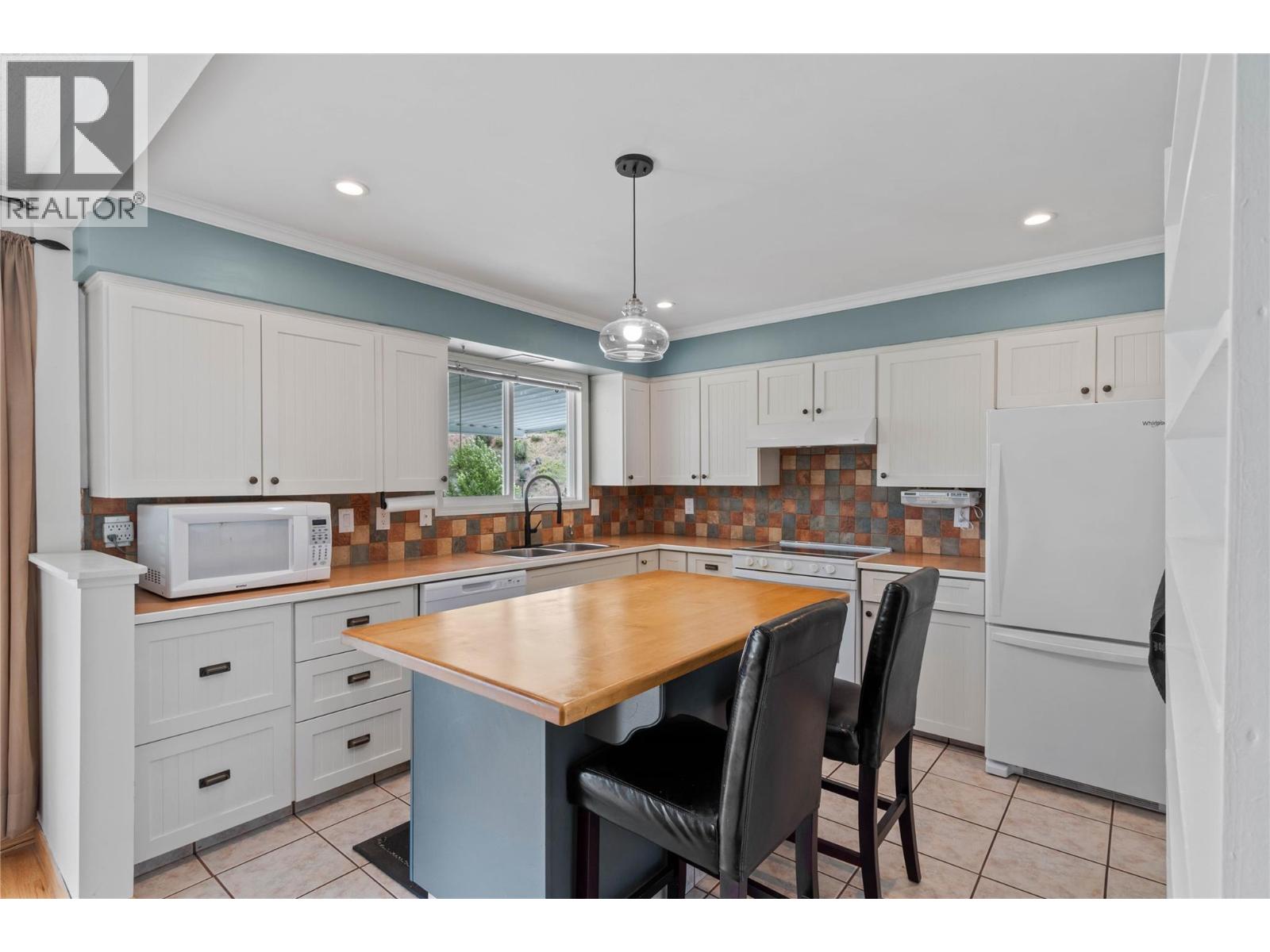 Property at 7196 Blackwell Road image 2