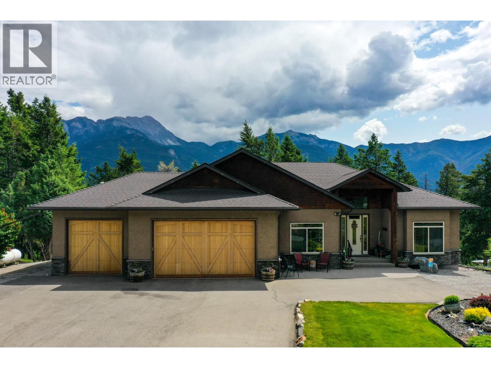 5938 Columbia Lake Road, Fairmont Hot Springs, British Columbia  V0B 1L2 - Photo 2 - 10358453