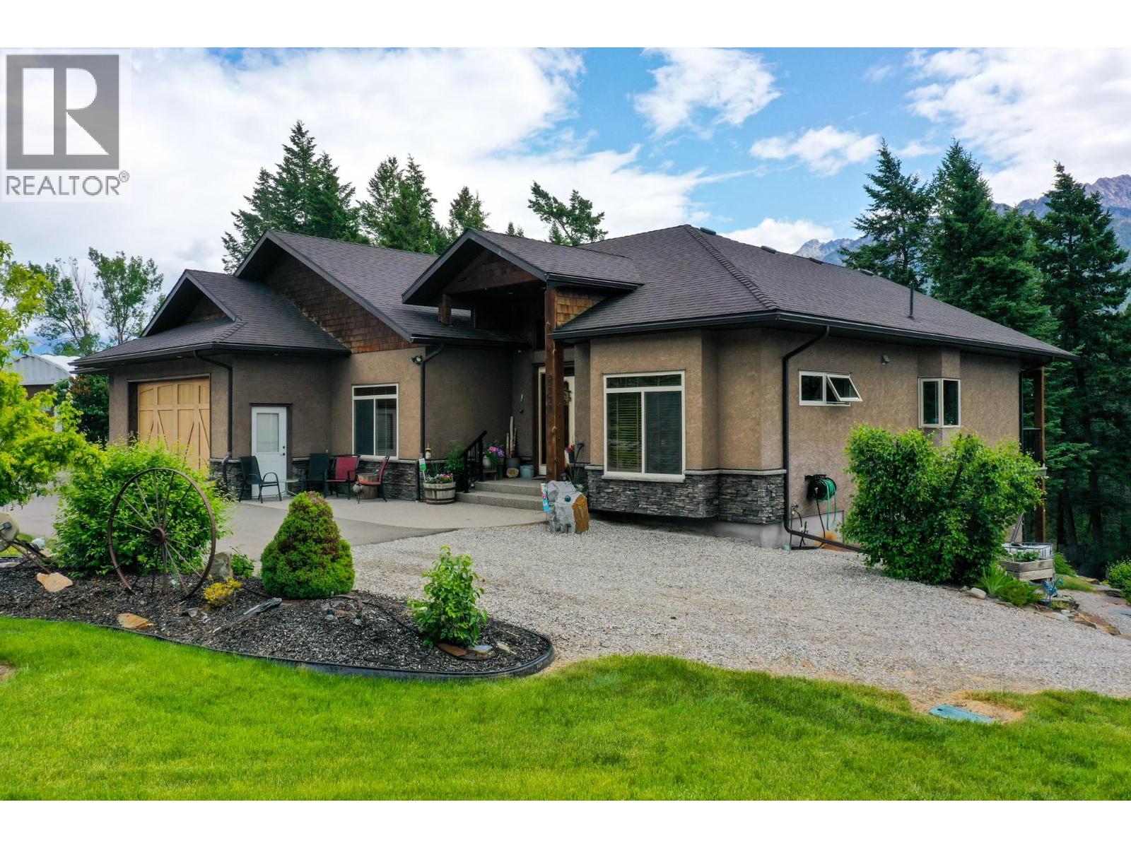 5938 Columbia Lake Road, Fairmont Hot Springs, British Columbia  V0B 1L2 - Photo 4 - 10358453