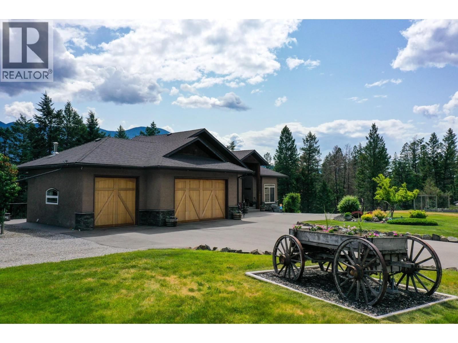 5938 Columbia Lake Road, Fairmont Hot Springs, British Columbia  V0B 1L2 - Photo 3 - 10358453
