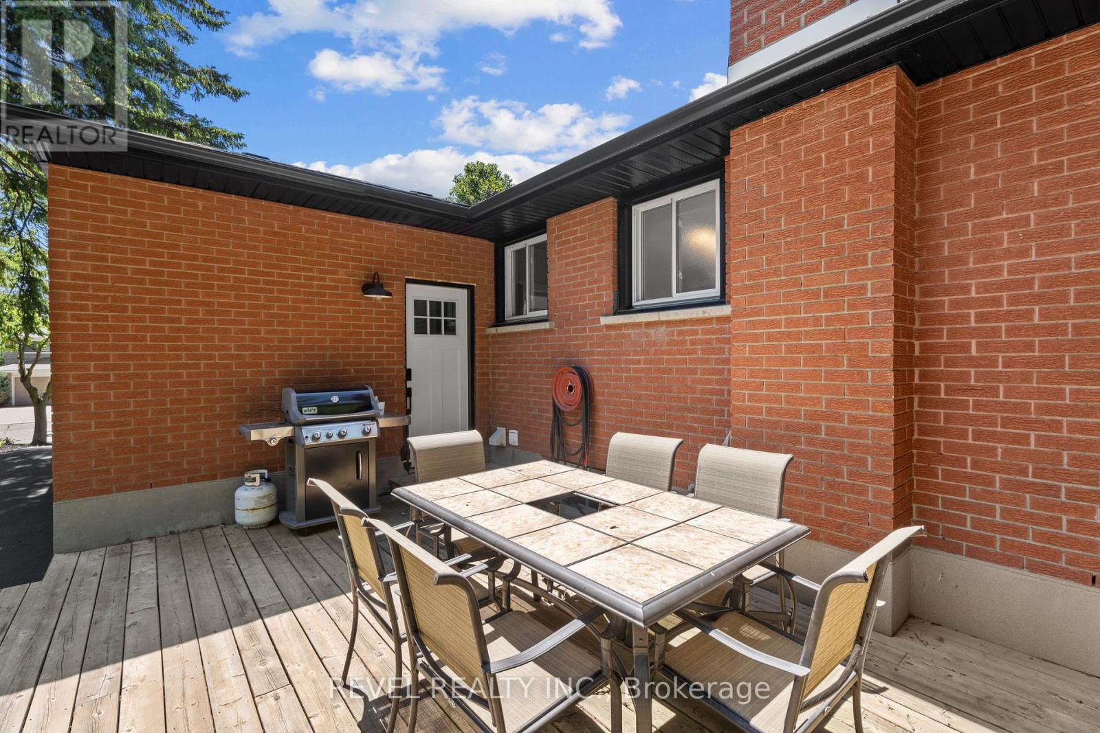 79 Inwood Crescent, Waterloo, Ontario  N2M 2L9 - Photo 21 - X12327564