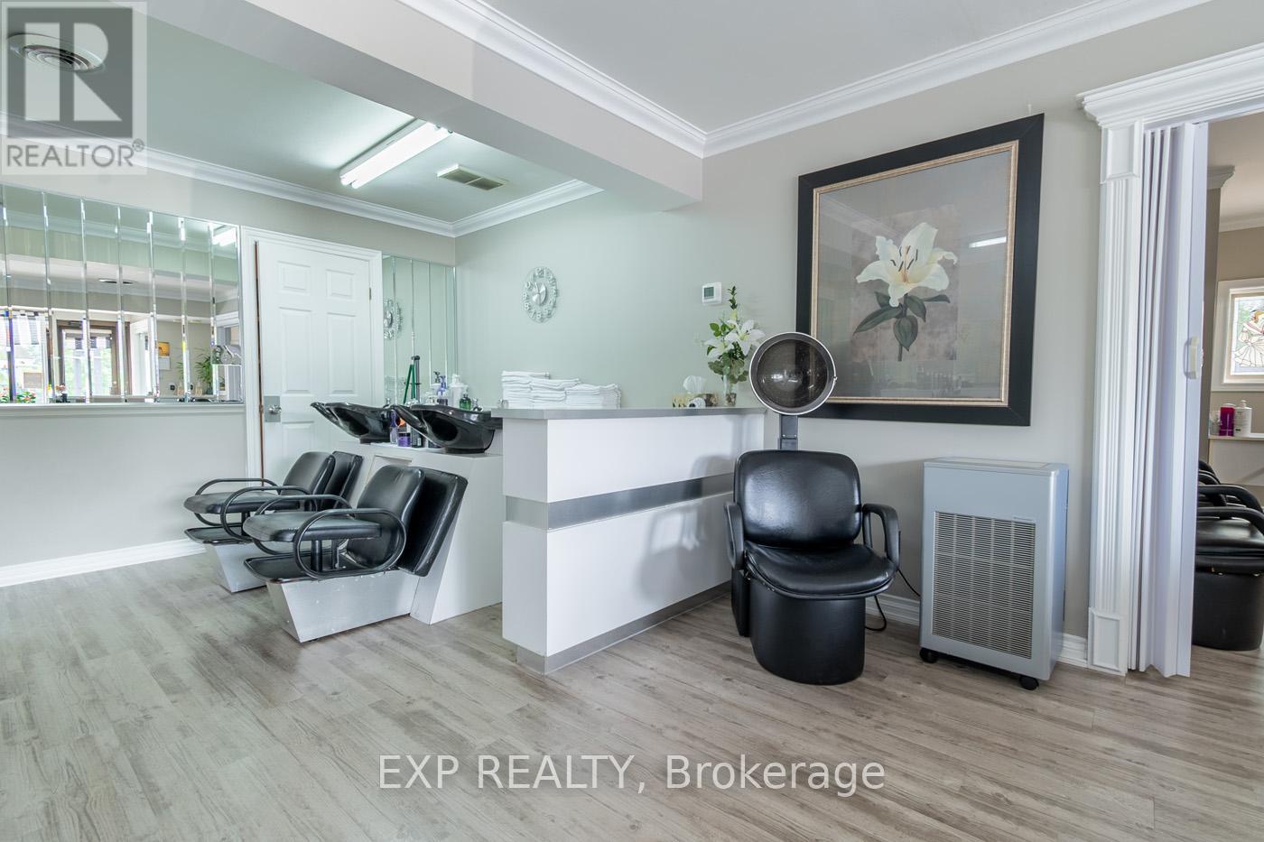 126 Town Line Road W, St. Catharines, Ontario  L2T 1P8 - Photo 10 - X12327584