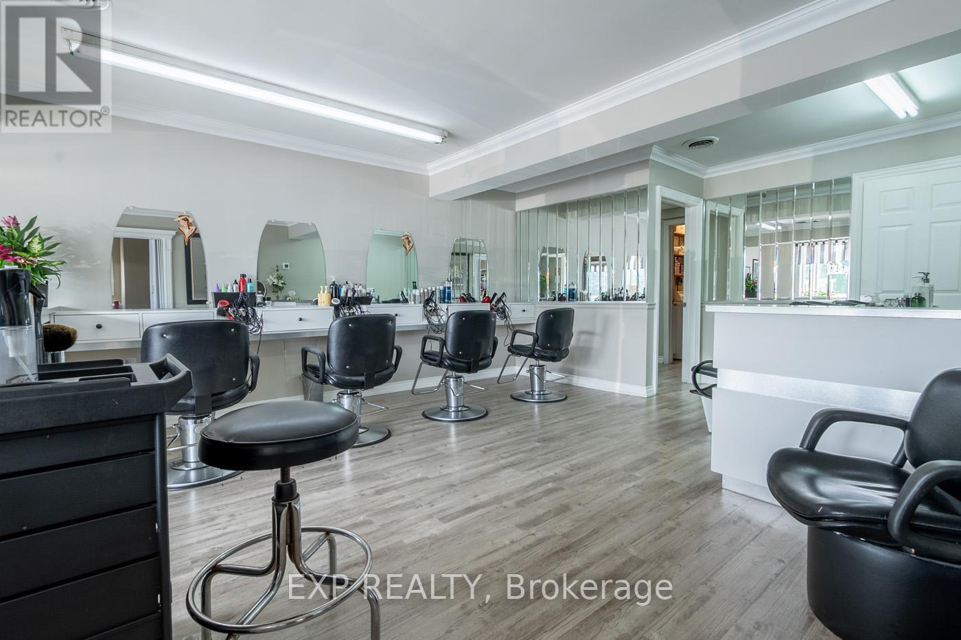 126 Town Line Road W, St. Catharines, Ontario  L2T 1P8 - Photo 5 - X12327584