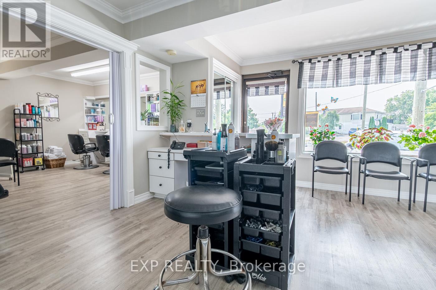 126 Town Line Road W, St. Catharines, Ontario  L2T 1P8 - Photo 6 - X12327584