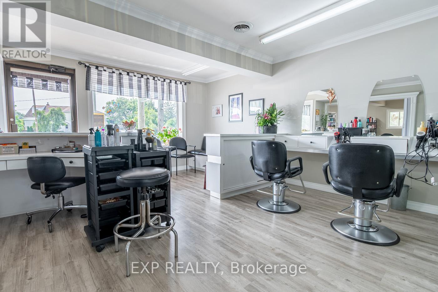 126 Town Line Road W, St. Catharines, Ontario  L2T 1P8 - Photo 7 - X12327584