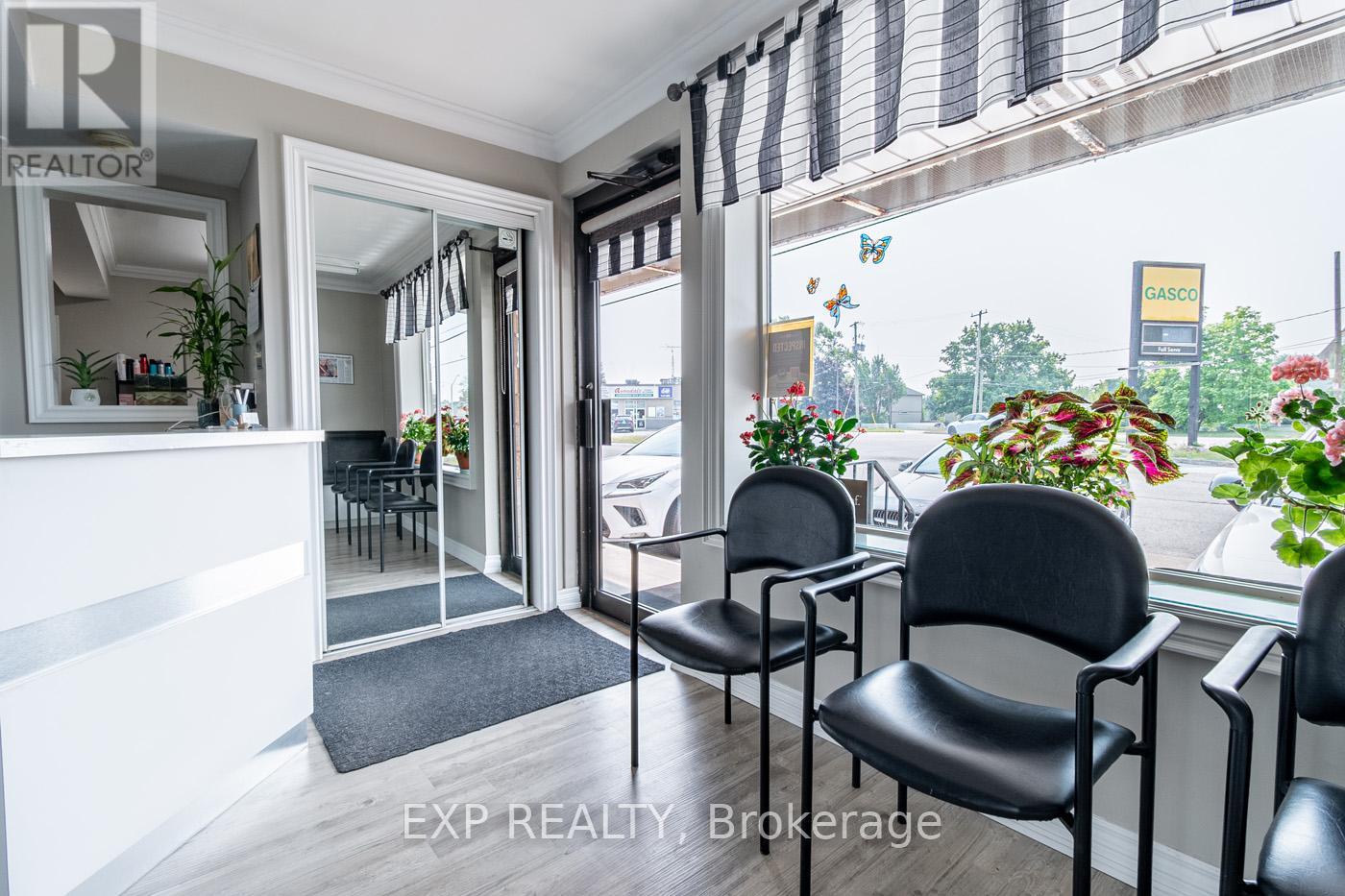 126 Town Line Road W, St. Catharines, Ontario  L2T 1P8 - Photo 9 - X12327584