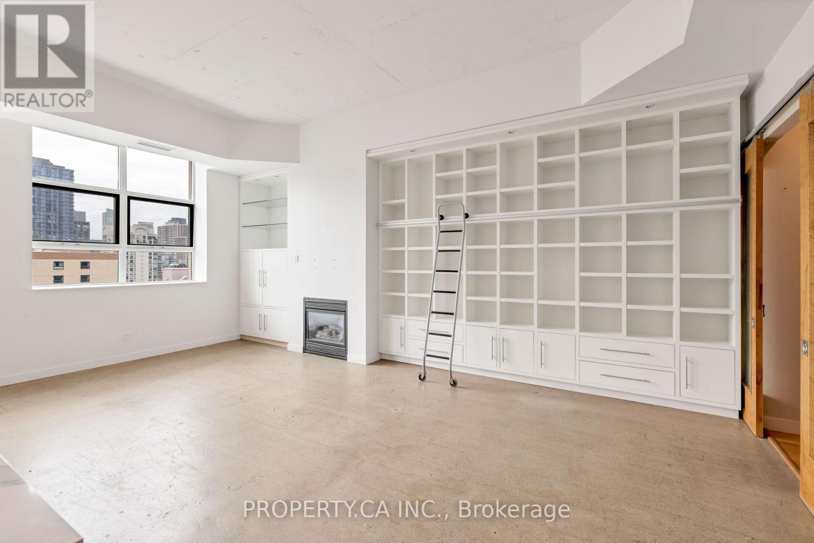 1017 - 155 Dalhousie Street, Toronto, Ontario  M5B 2P7 - Photo 2 - C12327651