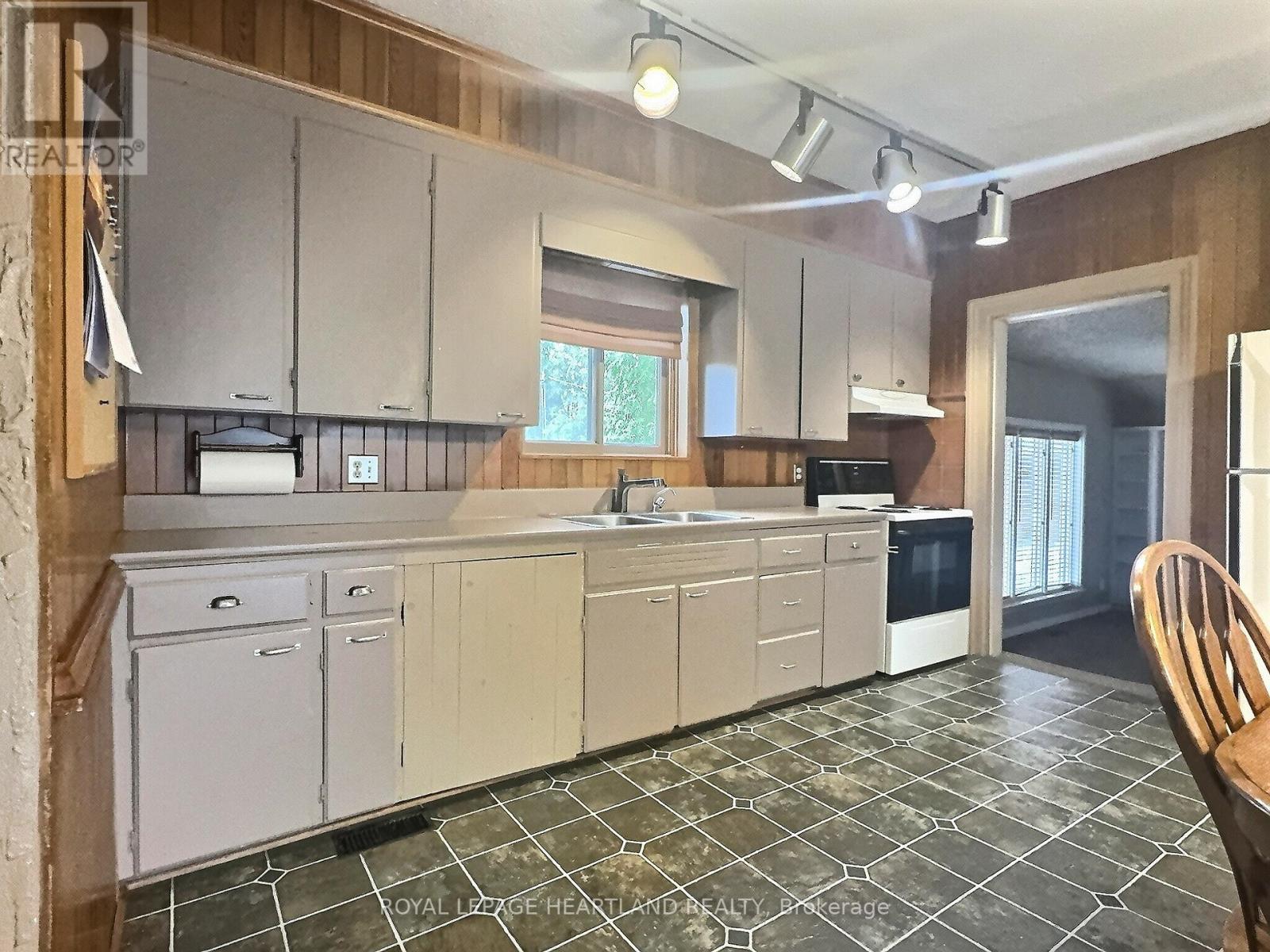 Photo 26 of 39 for 58 Main Street S