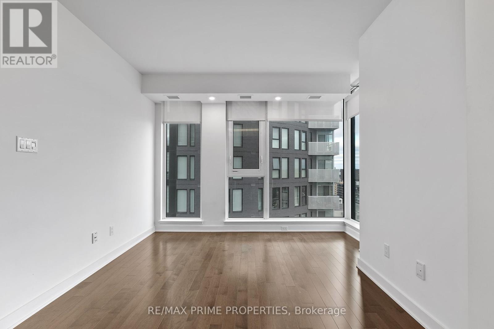 1705 - 179 Metcalfe Street, Ottawa, Ontario  K2P 0W1 - Photo 2 - X12327819