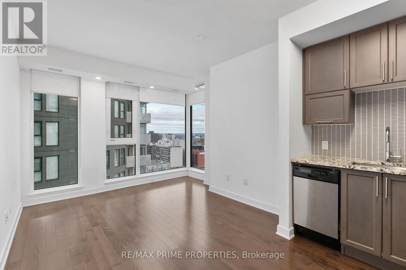 1705 - 179 Metcalfe Street, Ottawa, Ontario  K2P 0W1 - Photo 3 - X12327819