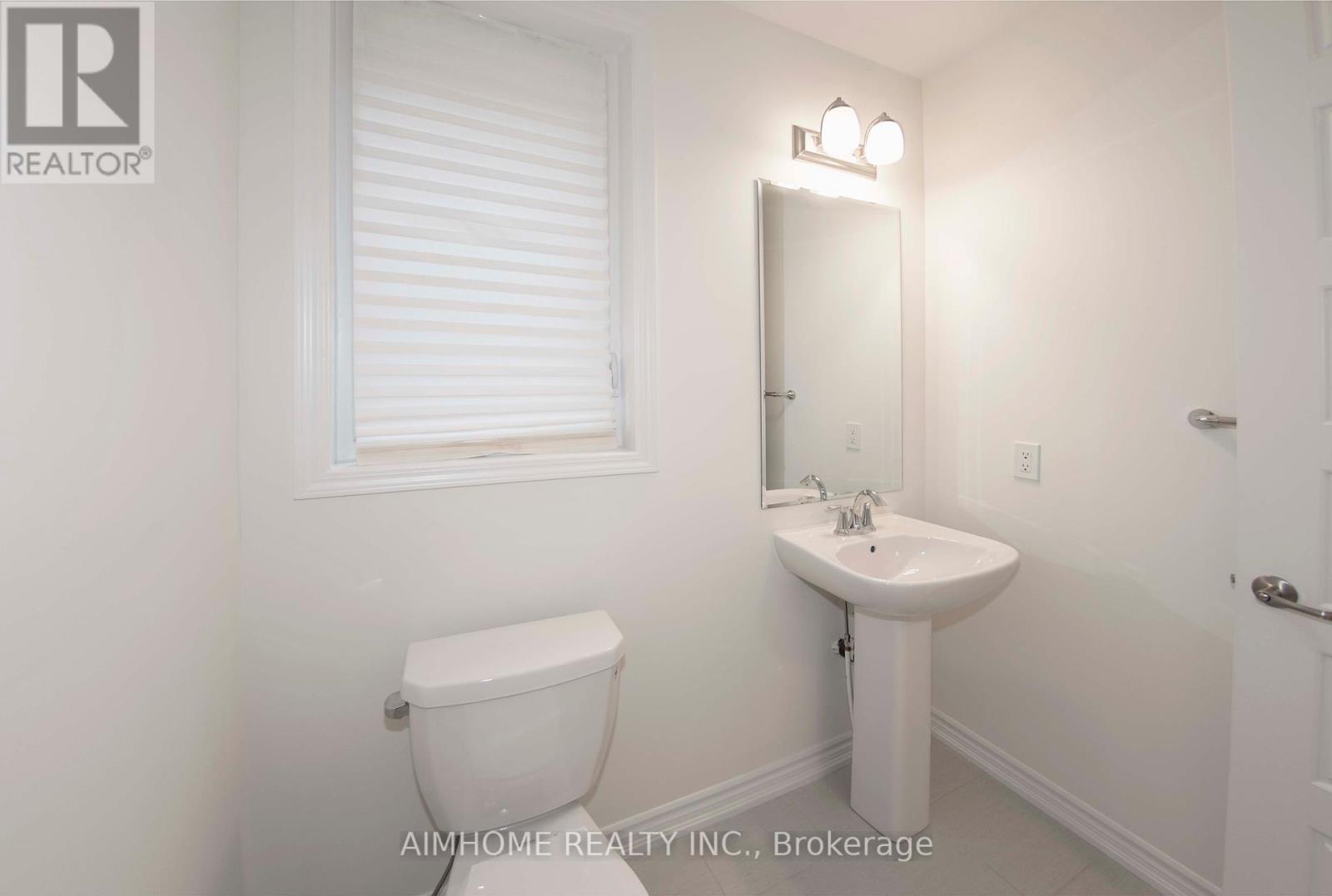 129 Stork Street, Oakville, Ontario  L6H 0X8 - Photo 5 - W12327617