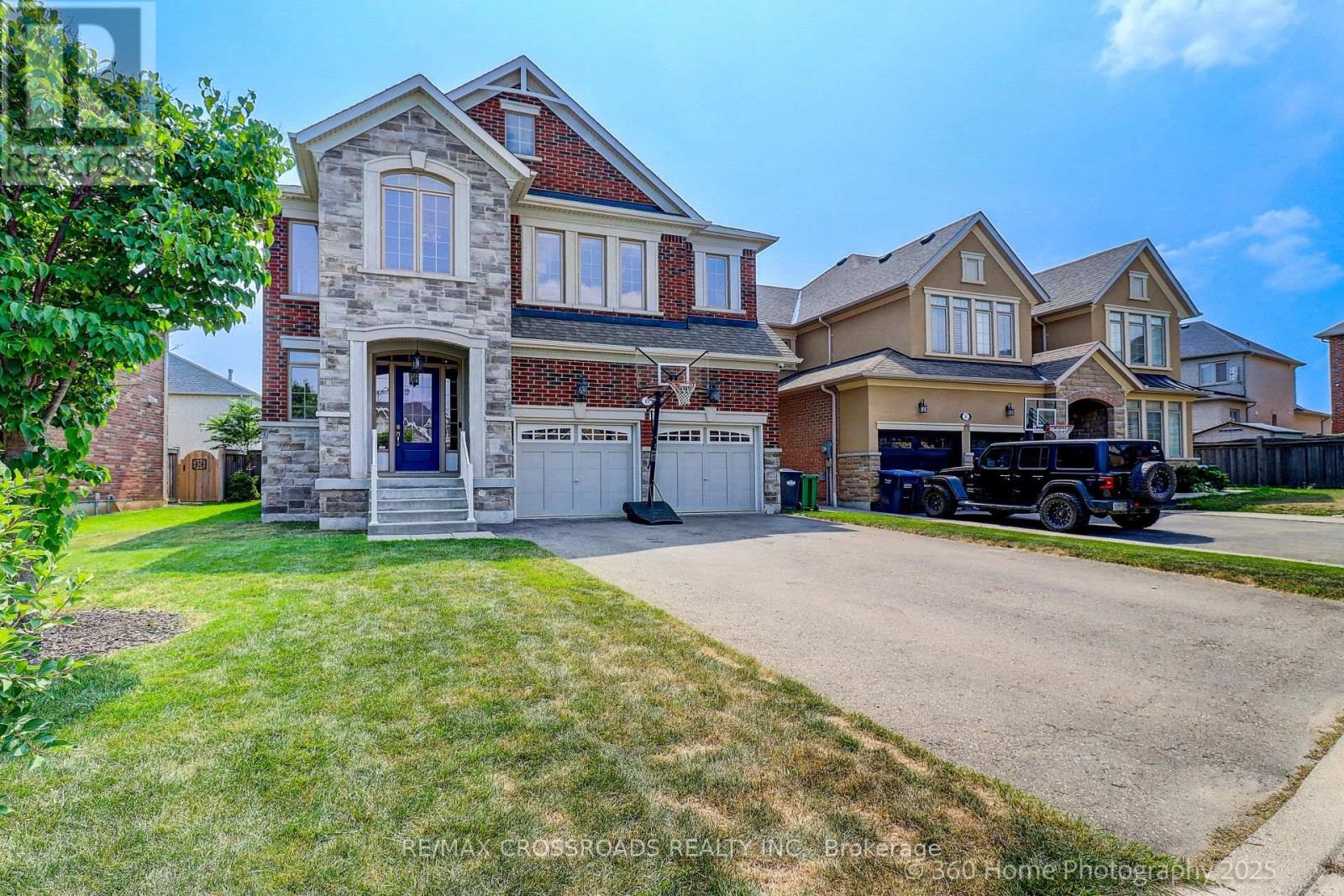 Property at 6 PRINCE MICHAEL COURT image 3