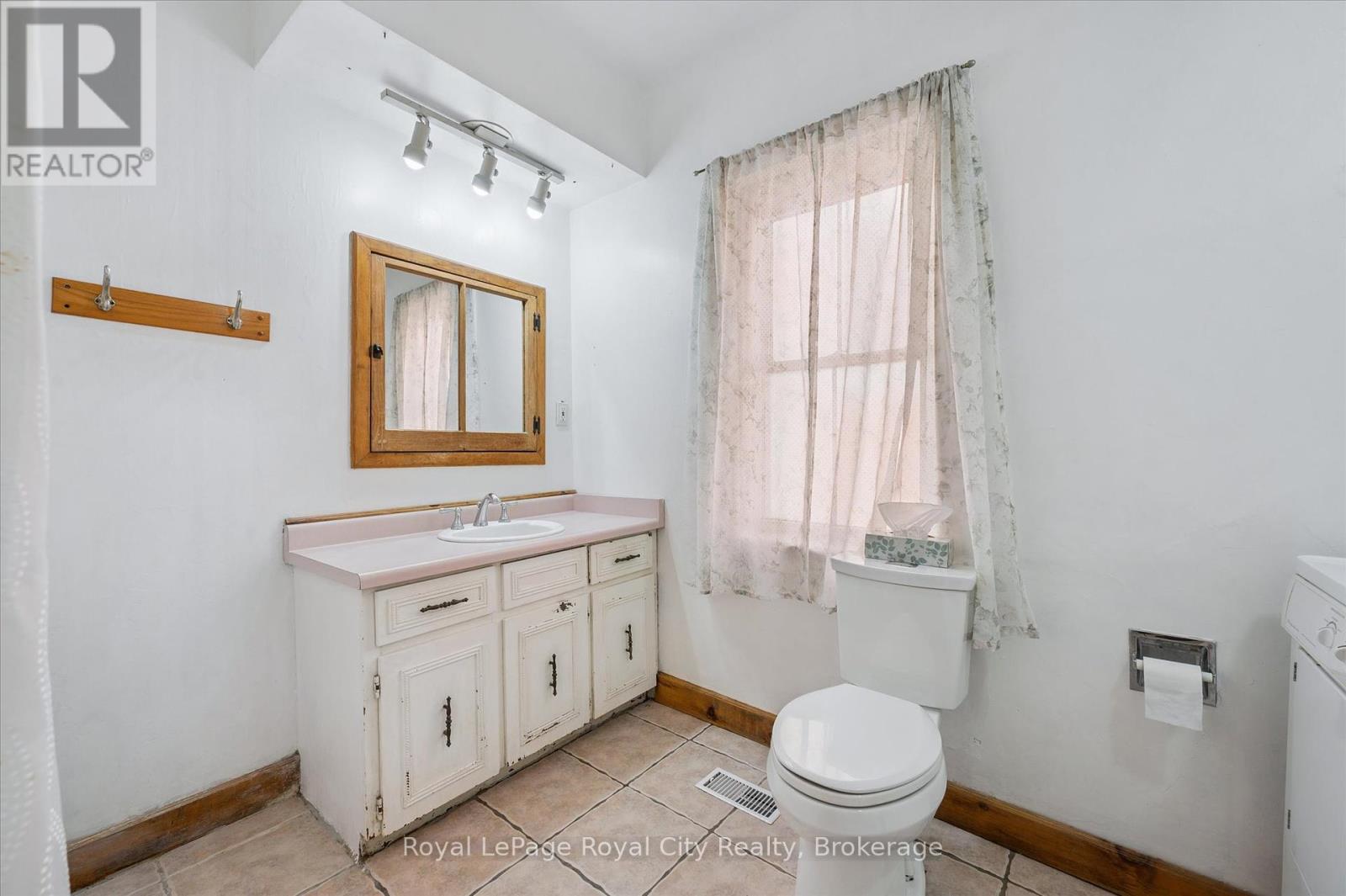 201 Arthur Street N, Guelph, Ontario  N1E 4V7 - Photo 11 - X12327832