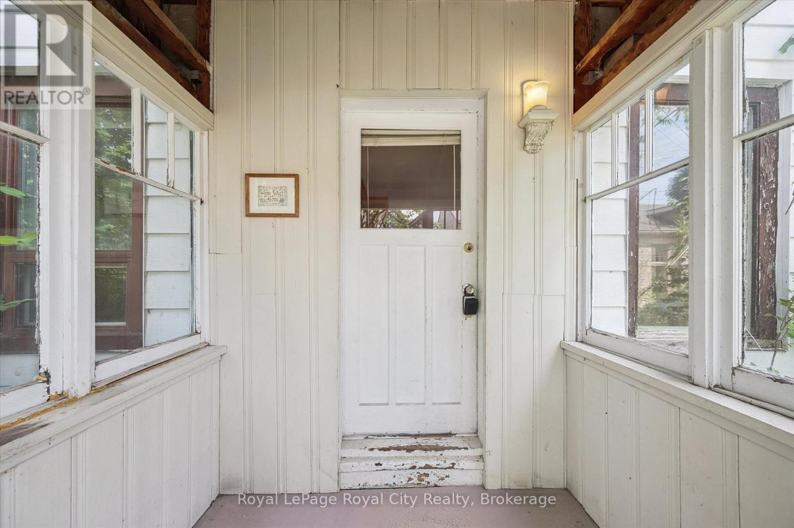 Property at 201 ARTHUR STREET N image 4