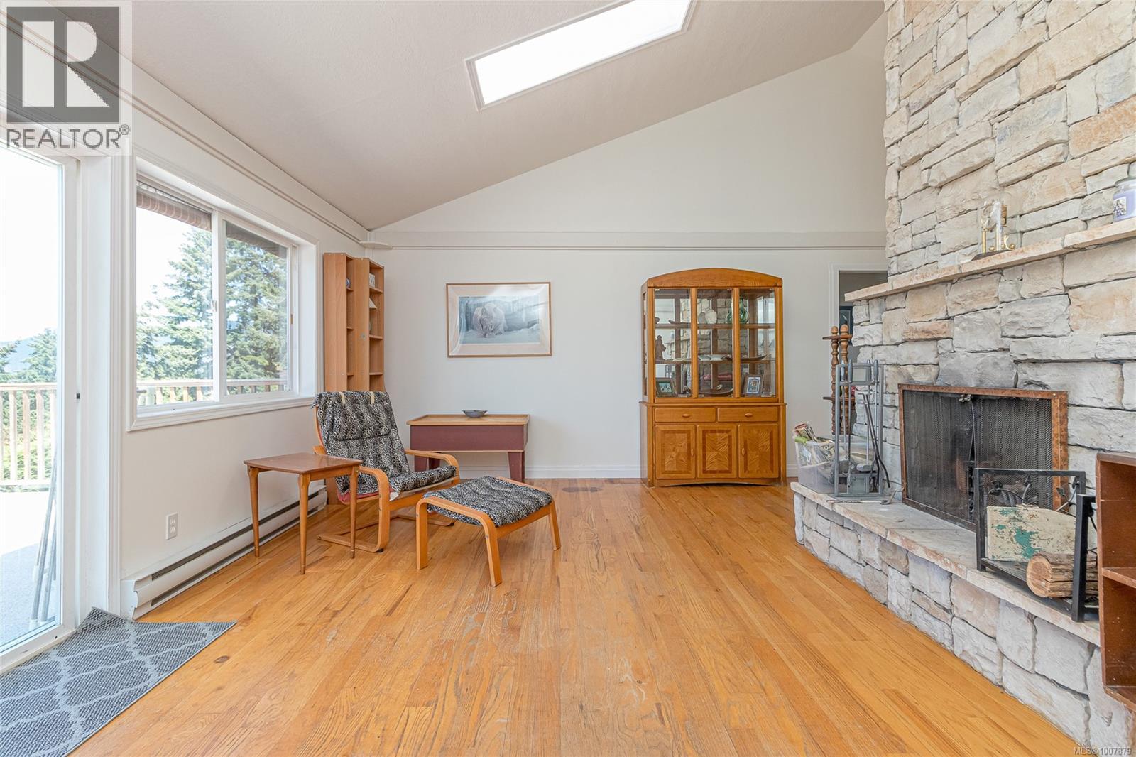 Property at 6009 Chippewa Rd image 4