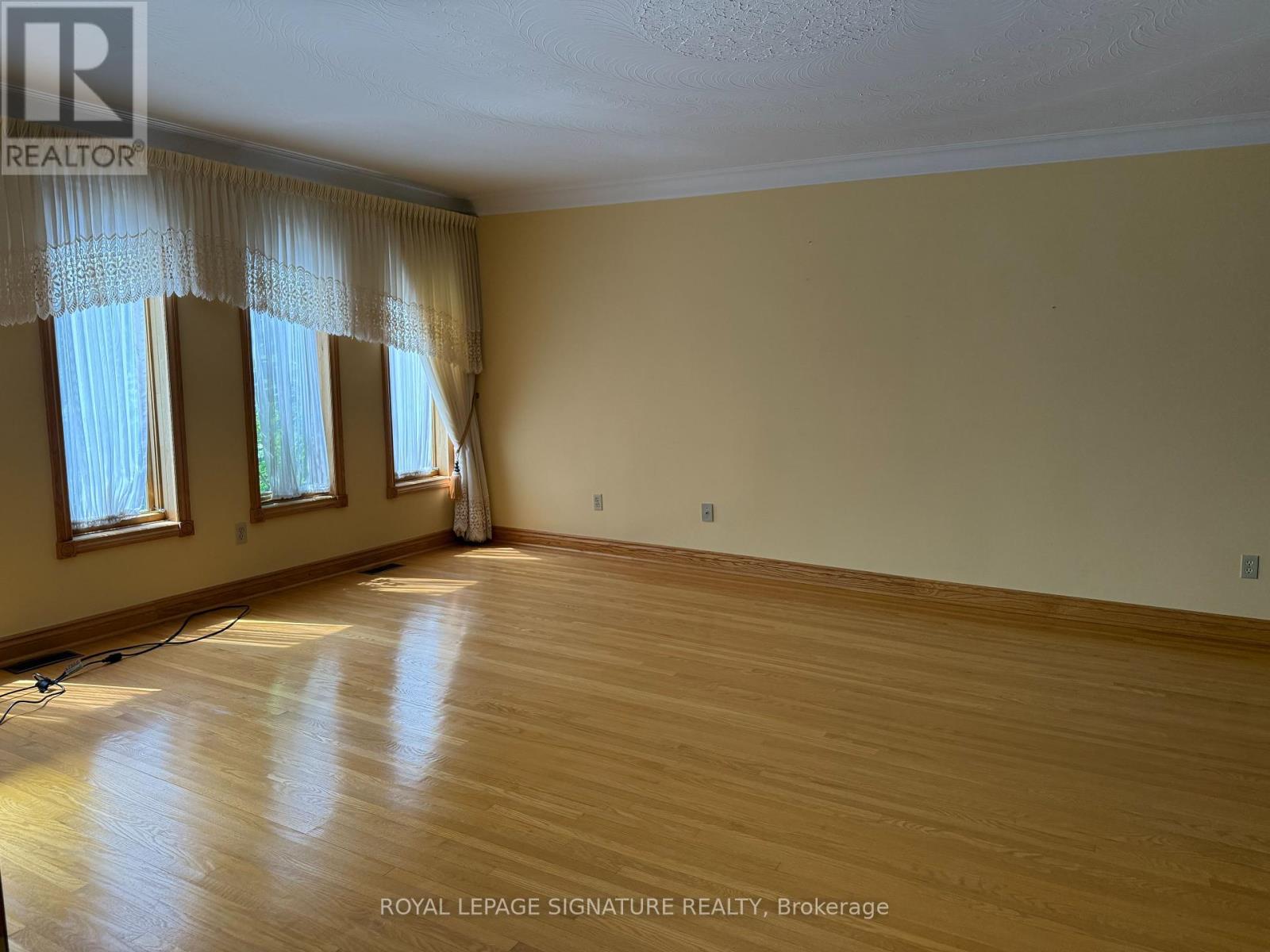 Property at 450 O'CONNOR DRIVE image 5