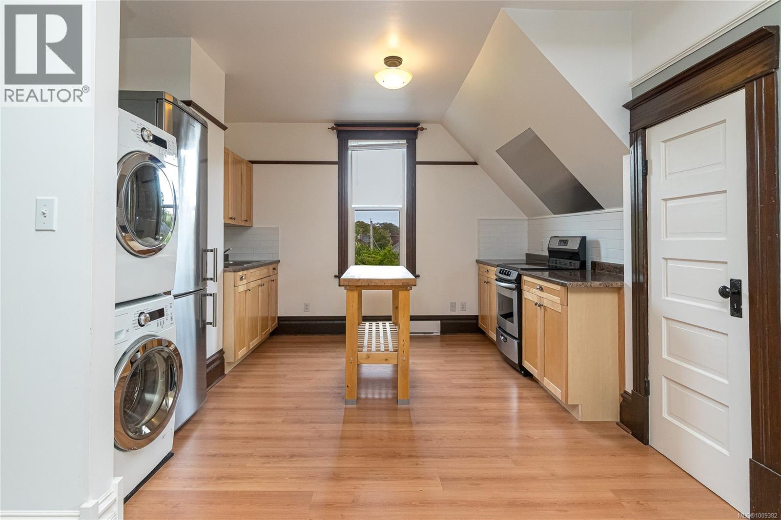 Property at 625 Harbinger Ave image 4