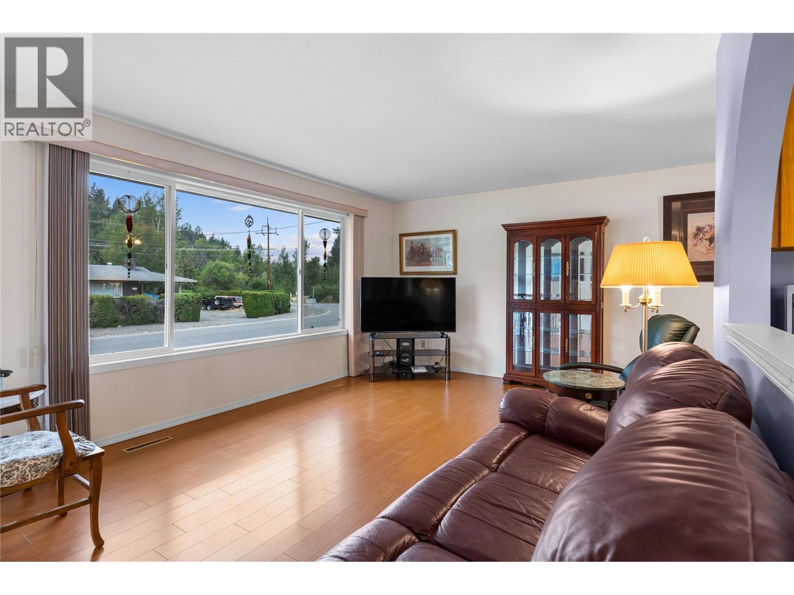 Property at 1390 Creekside Road image 2