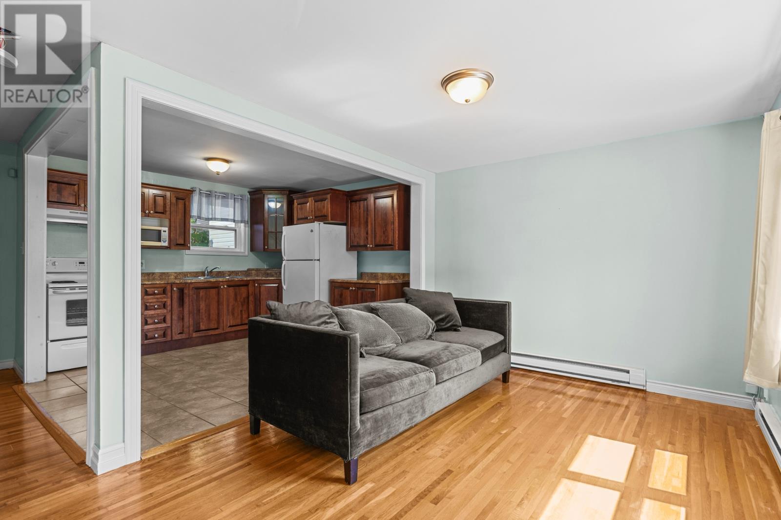 Property at 28 McFarlane Street image 3