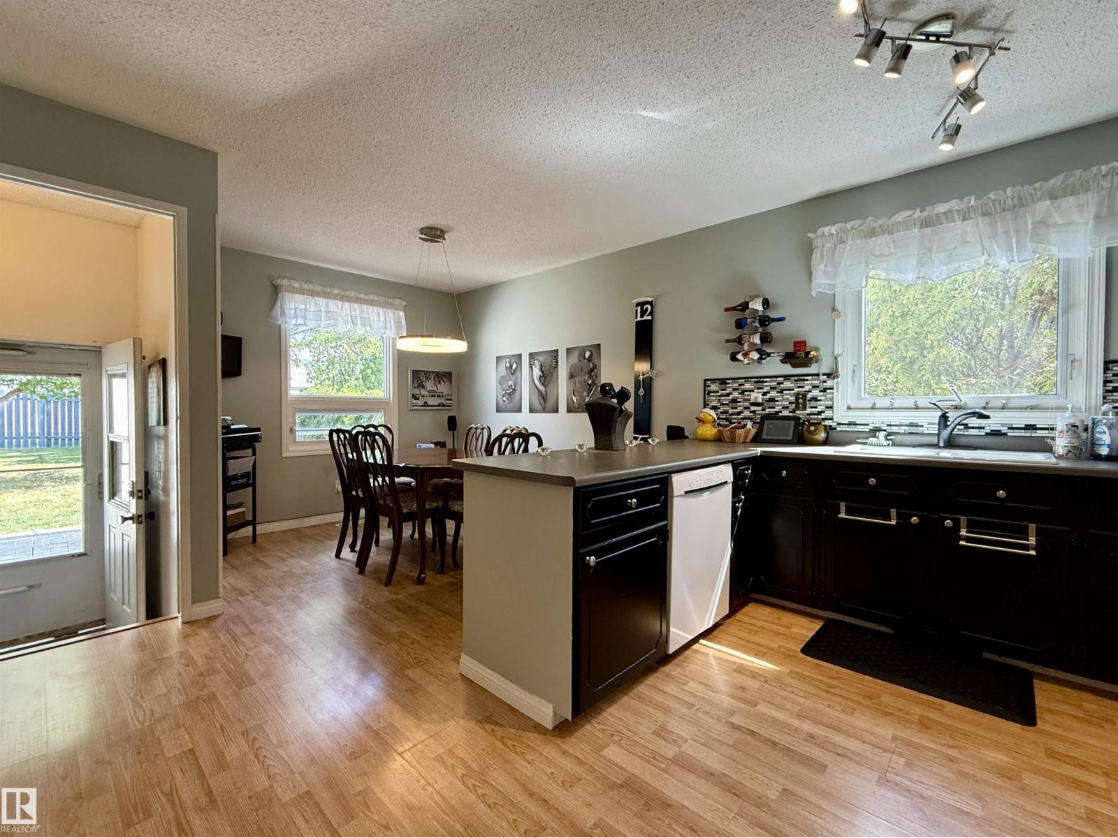 128 Warwick Rd Nw, Edmonton, Alberta  T5Y 4P8 - Photo 13 - E4451422