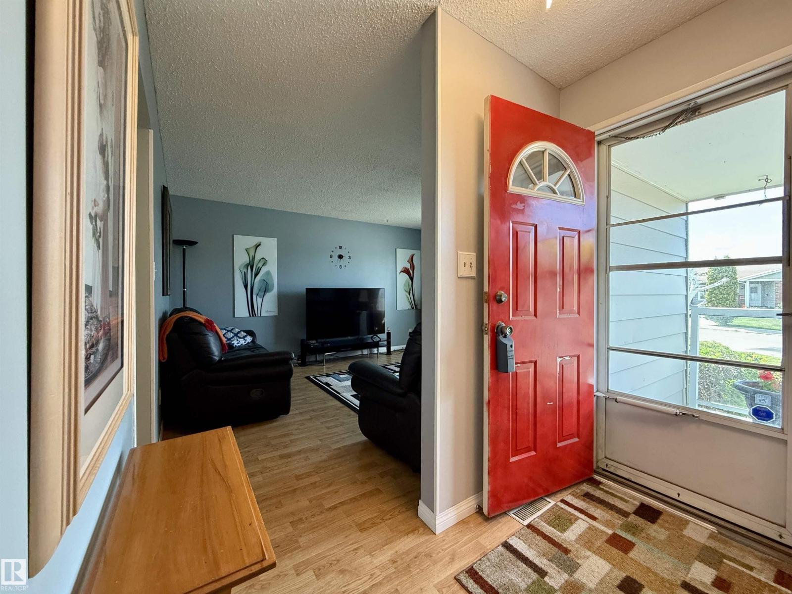 128 Warwick Rd Nw, Edmonton, Alberta  T5Y 4P8 - Photo 4 - E4451422