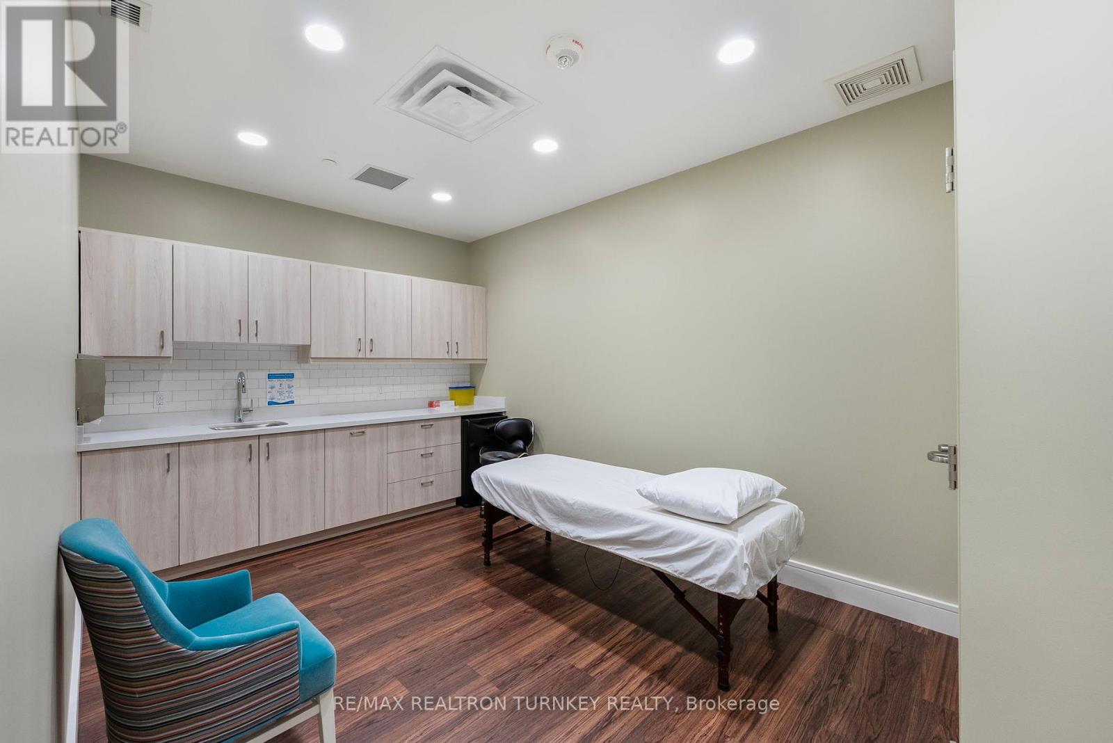 221 - 420 William Graham Drive, Aurora, Ontario  L4G 1X4 - Photo 31 - N12303467