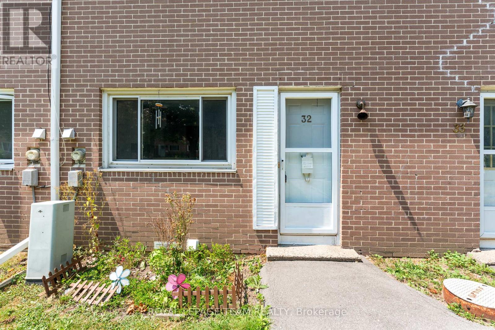 32 - 258 Queen Mary Road, Kingston, Ontario  K7M 2B2 - Photo 4 - X12327919