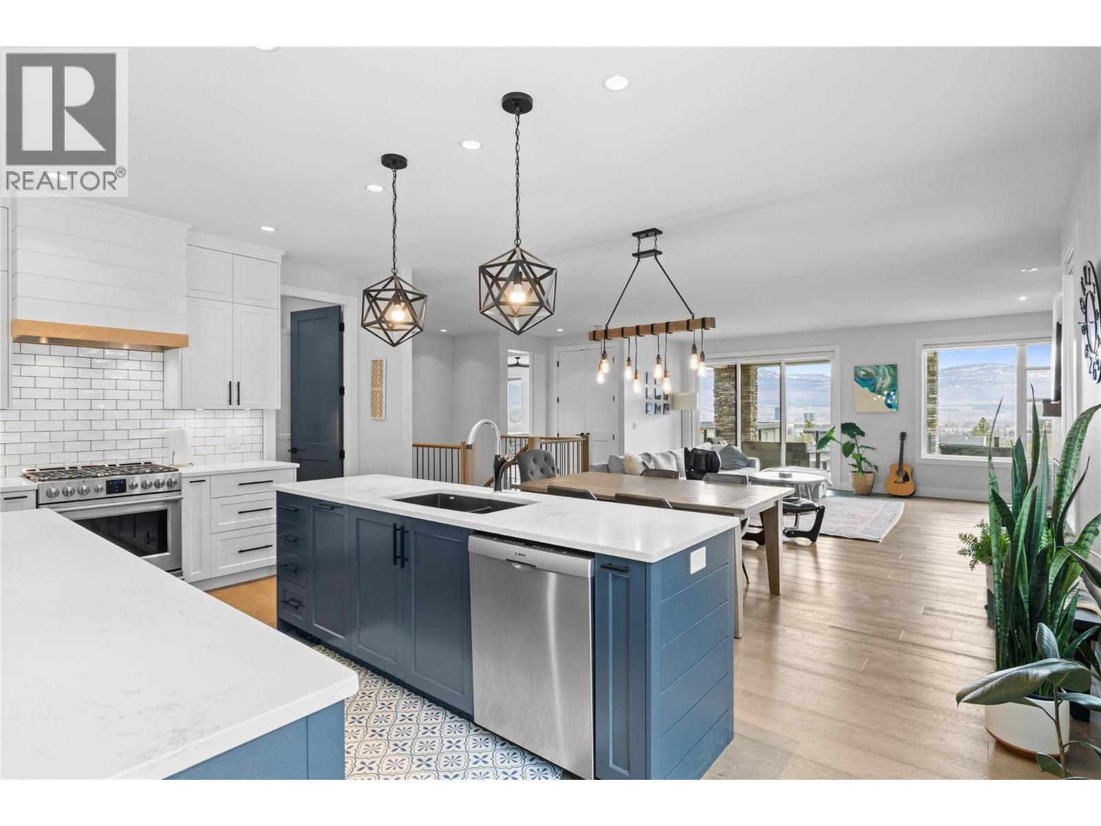 876 Boynton Place Kelowna Photo 3