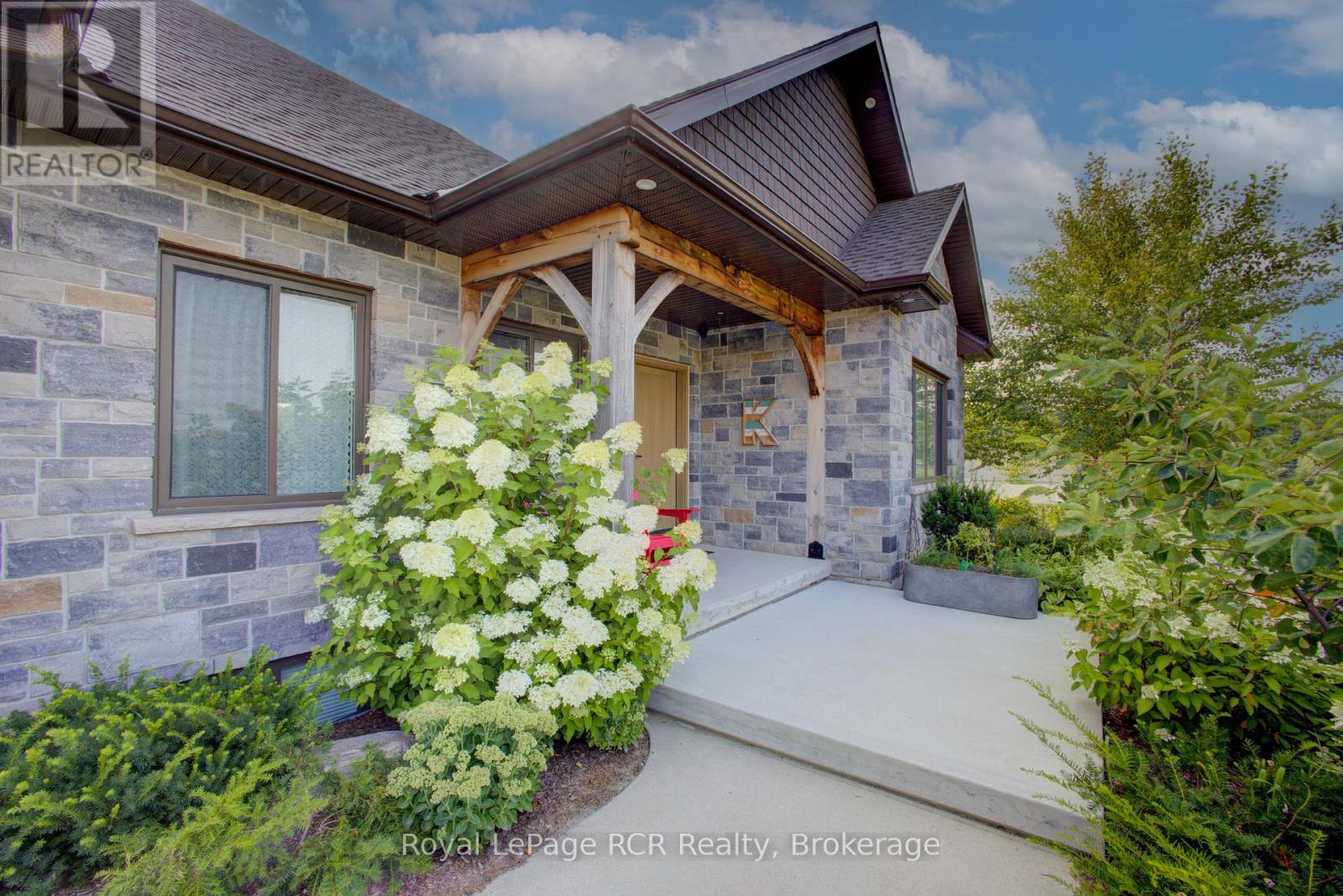 9624 O'dwyers Road, Minto, Ontario  N0G 2L1 - Photo 4 - X12327961