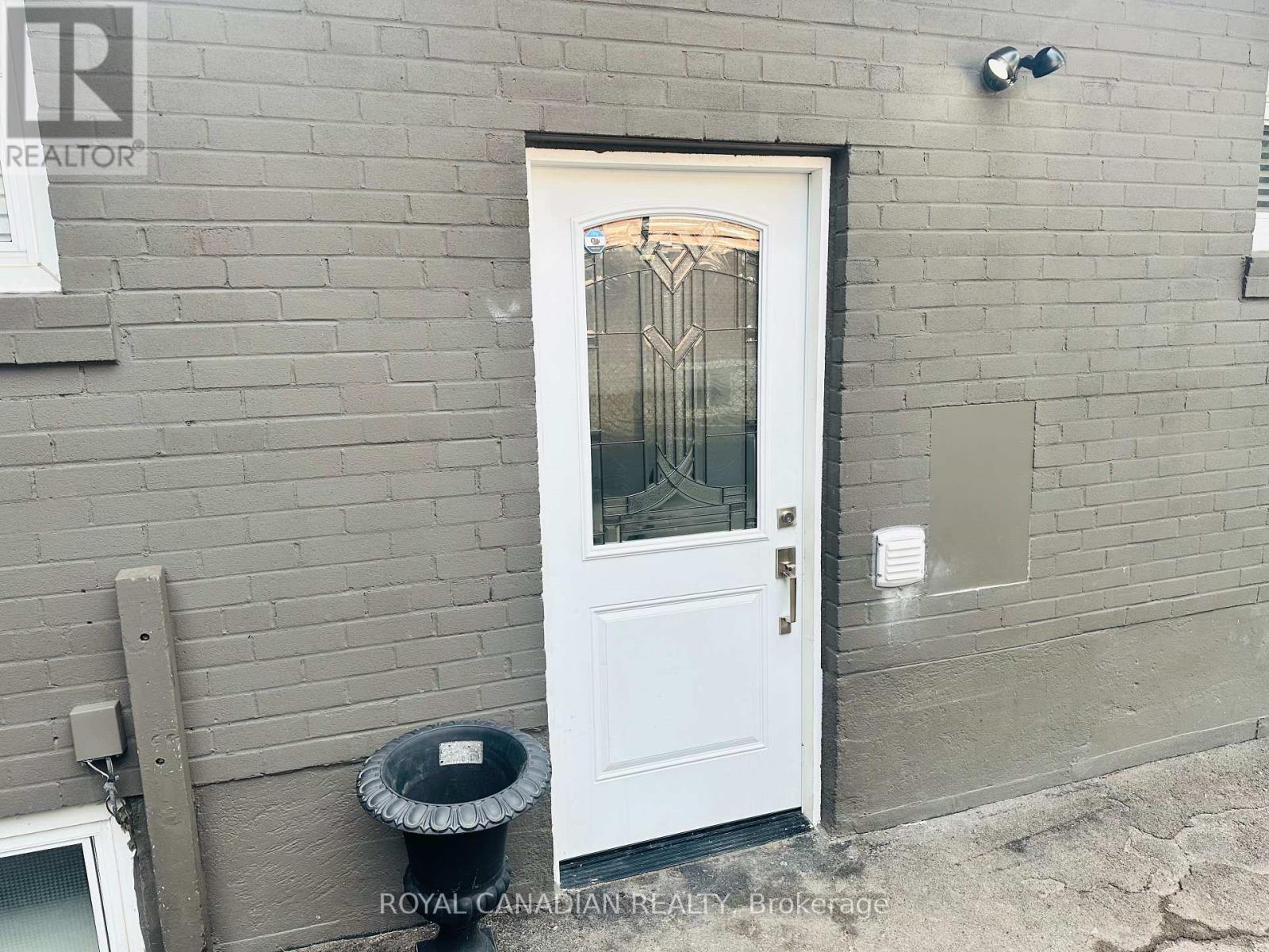Bsmt - 50 Walter Avenue, Newmarket, Ontario  L3Y 2T3 - Photo 2 - N12327960