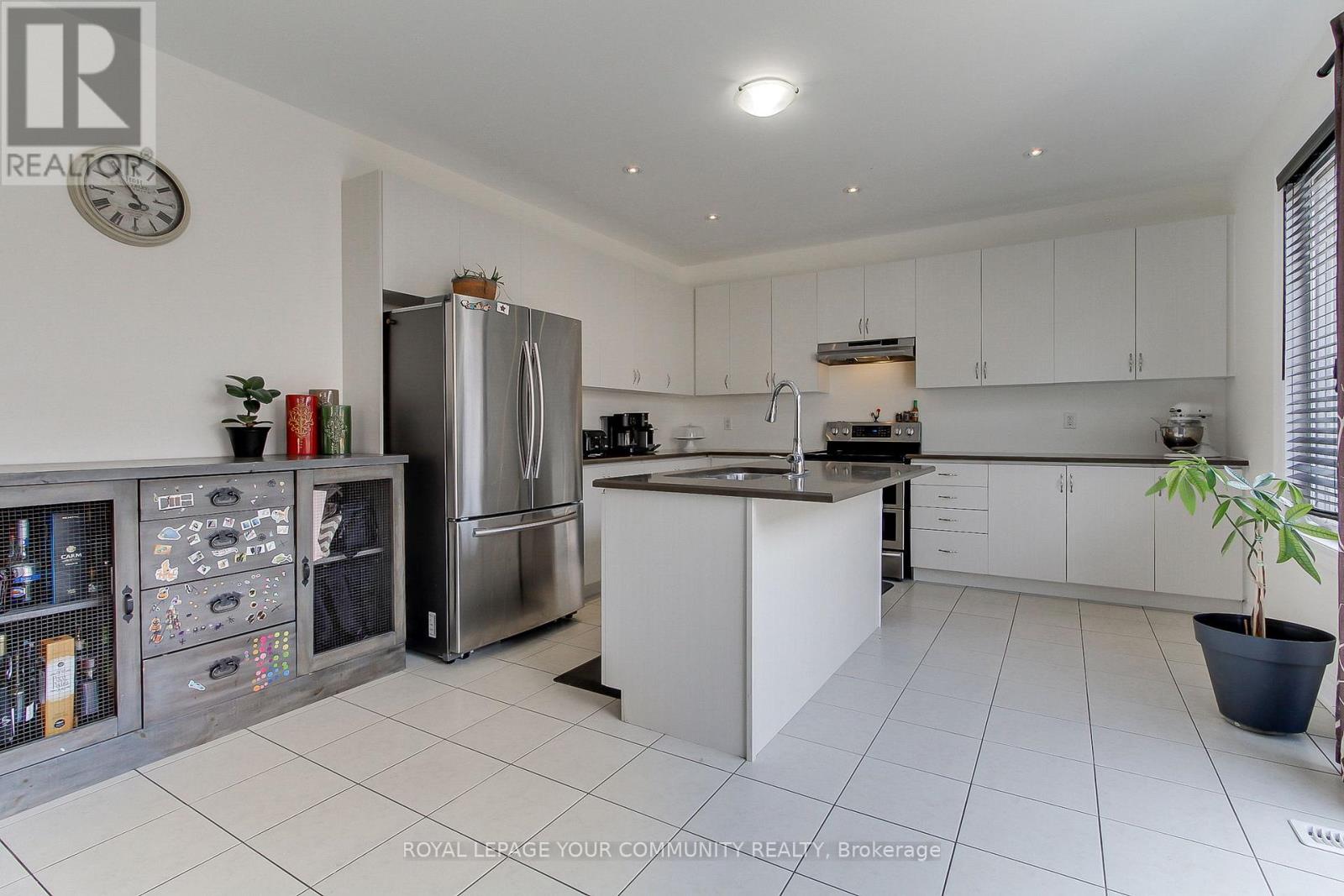 26 Hodgson Road N, Bradford West Gwillimbury, Ontario  L3Z 0V4 - Photo 13 - N12328011